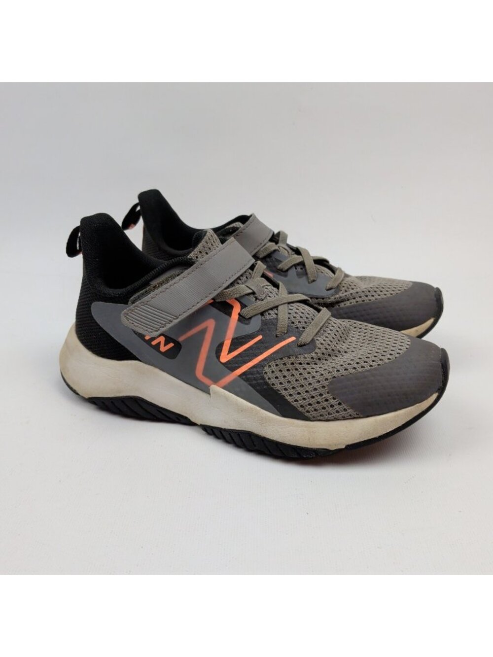 New Balance Rave Run v2 Sneakers Boys Sz 3 Gray / Neon Orange Athletic Sneakers